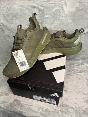 New in Box 🌴 Men’s Adidas Racer TR23 - Size 8